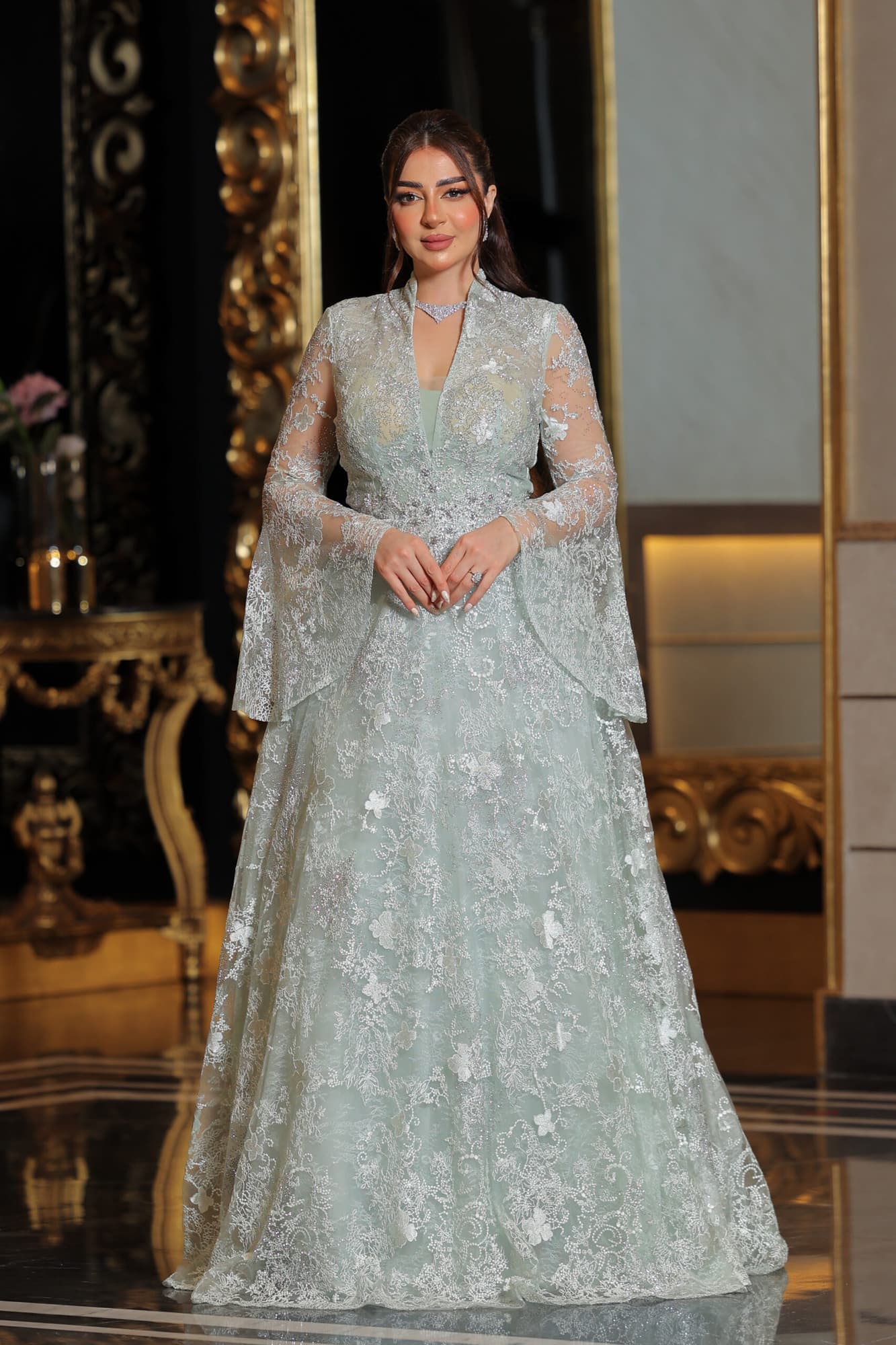 فستان سهره ملكي دانتيل باكمام كلوش