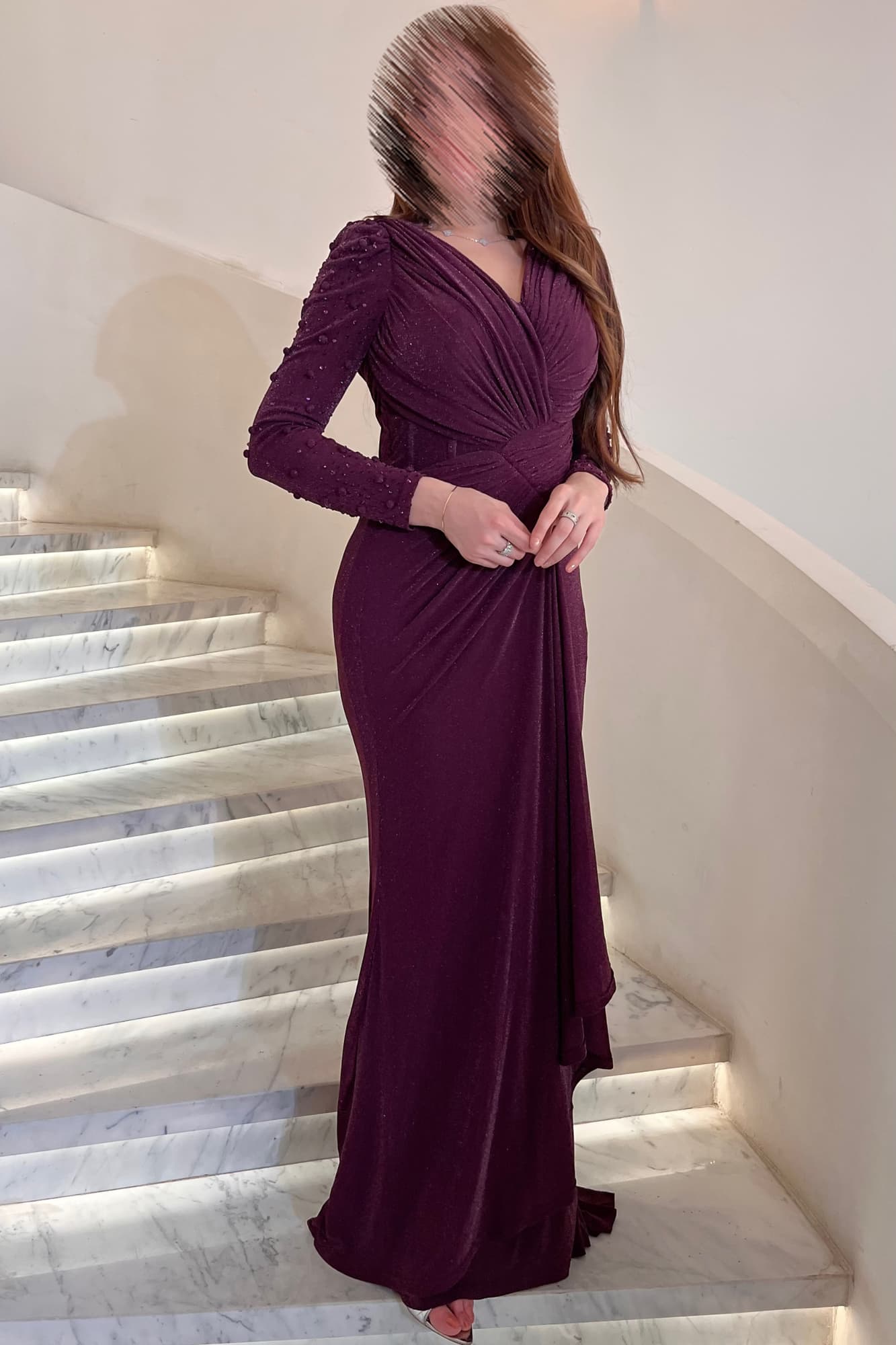 فستان ماكسي بقصة كسرات واكمام مطرزة