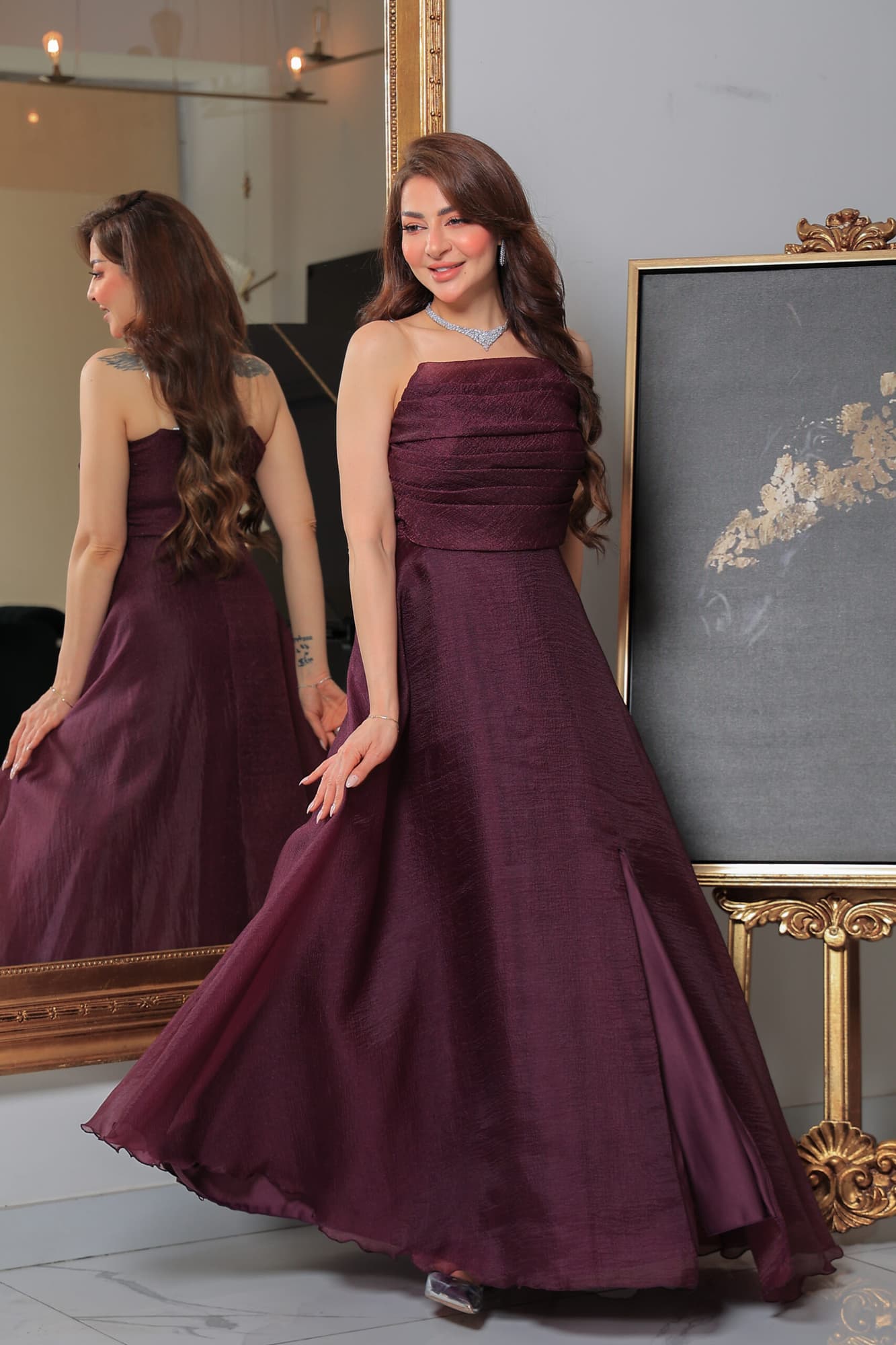 فستان سهرة ناعم بقصة اكتاف مكشوفة