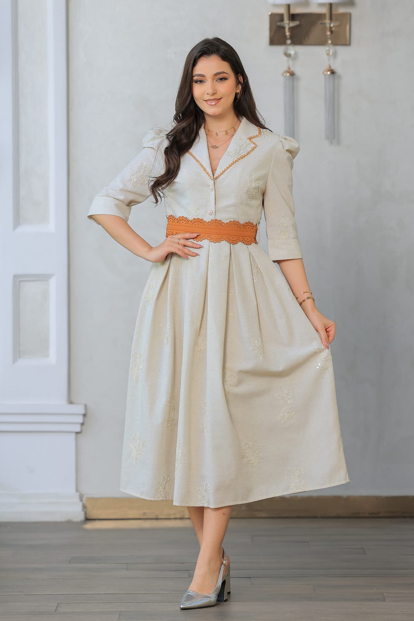 فستان ميدي رسمي مزين بترتر بياقة مطوية