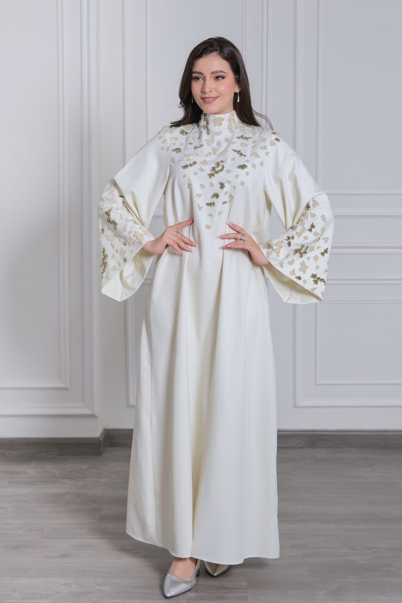 جلابية أنيقة بتطريز ناعم