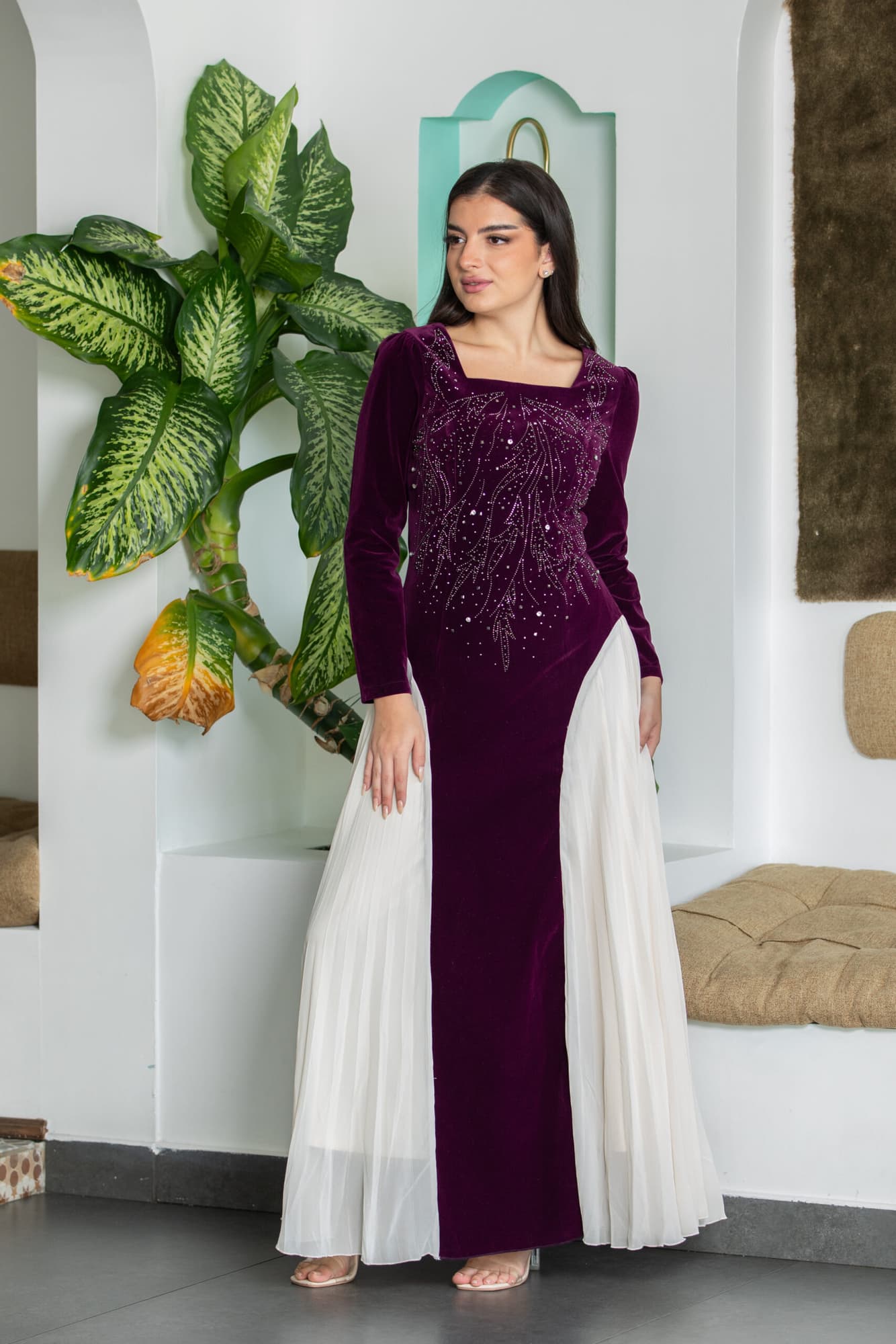 فستان شتوي مخمل بكسرات من الجوانب