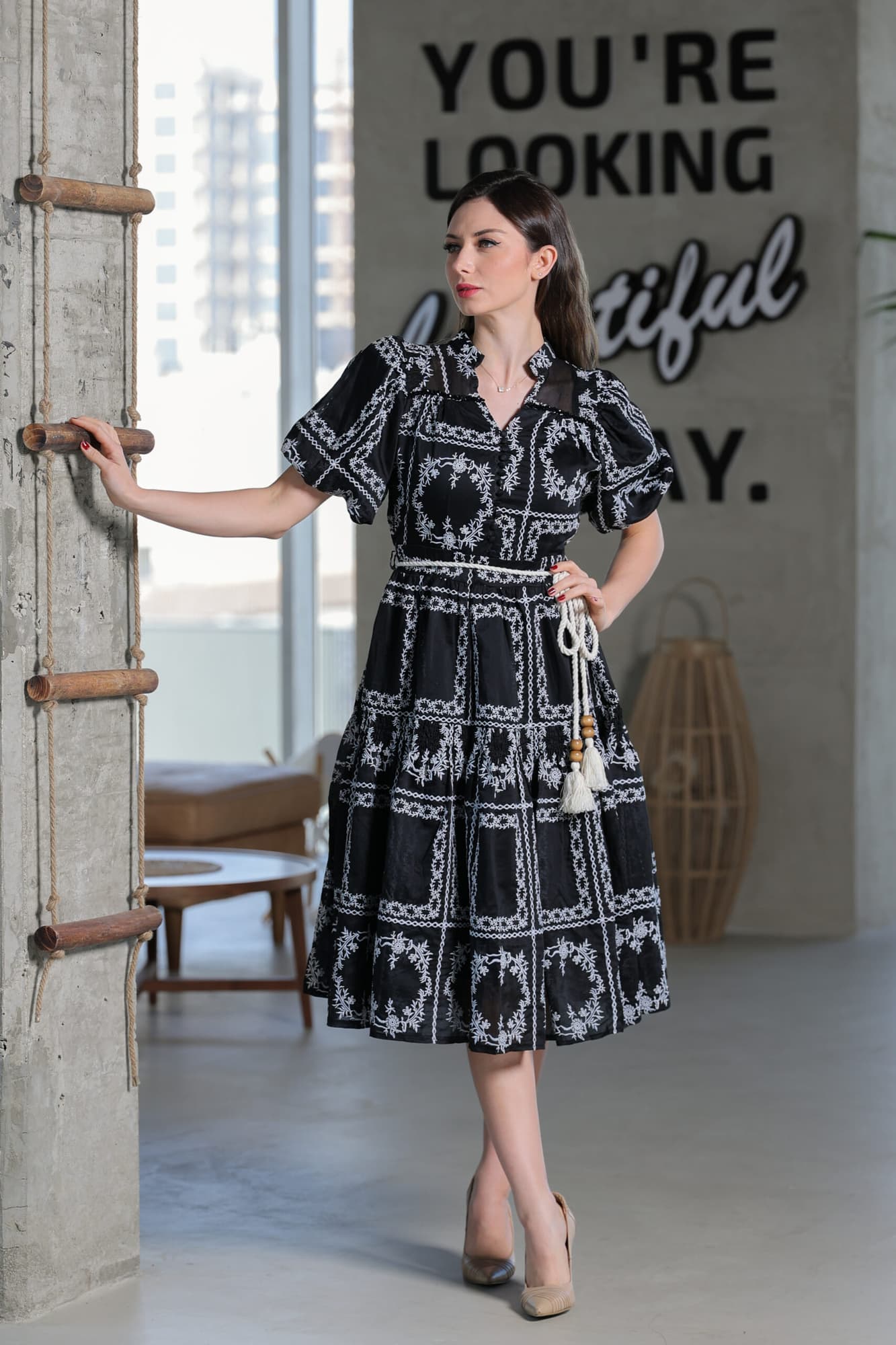 فستان ميدي بخياطه يدويه من الدانتيل