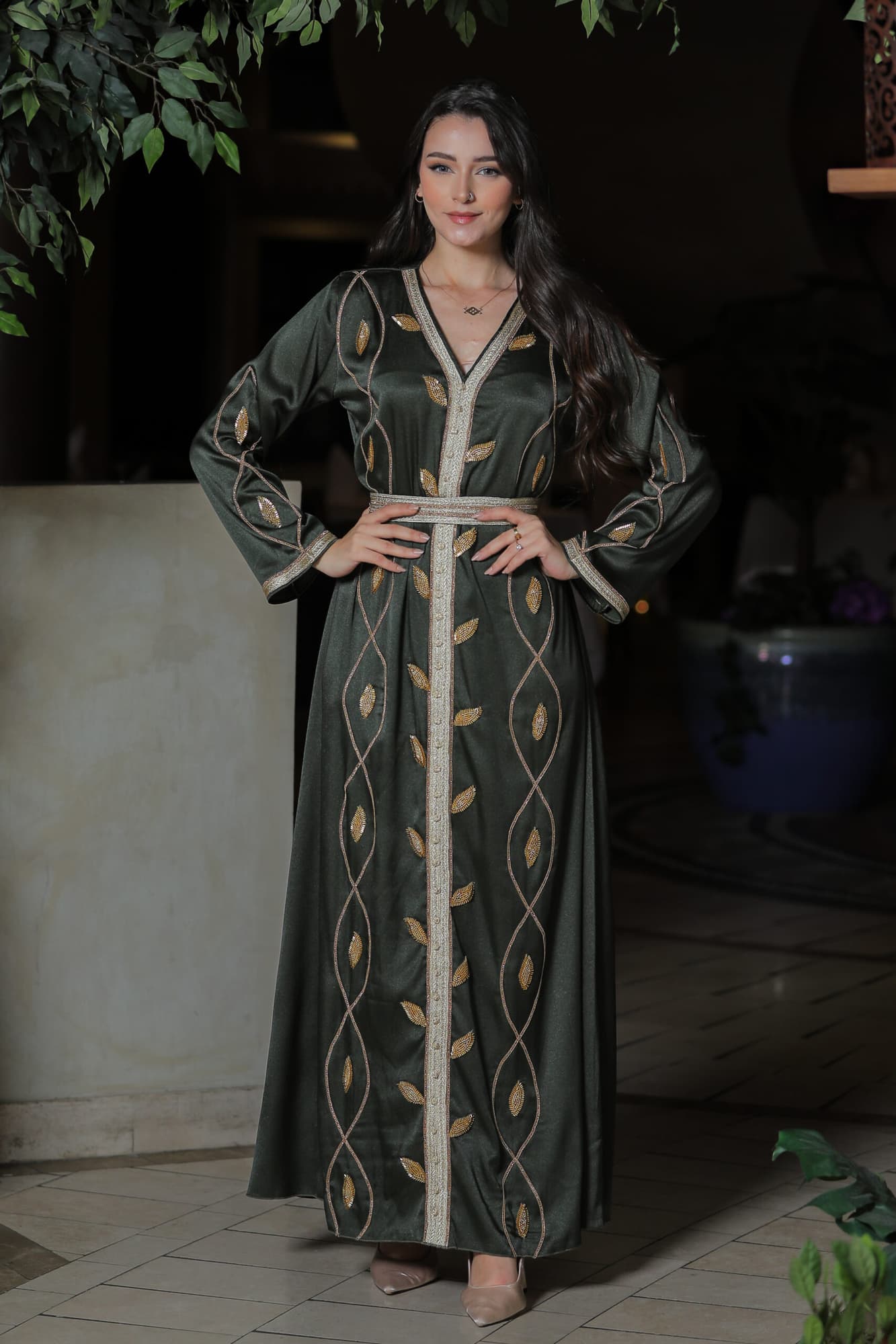 جلابية تطريز ذهبي شغل يدوي