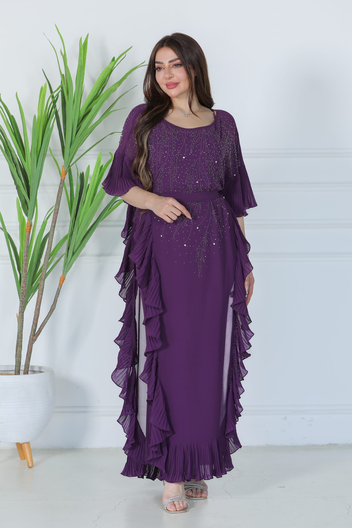 فستان بجوانب كشكش كسرات مزين بالخرز