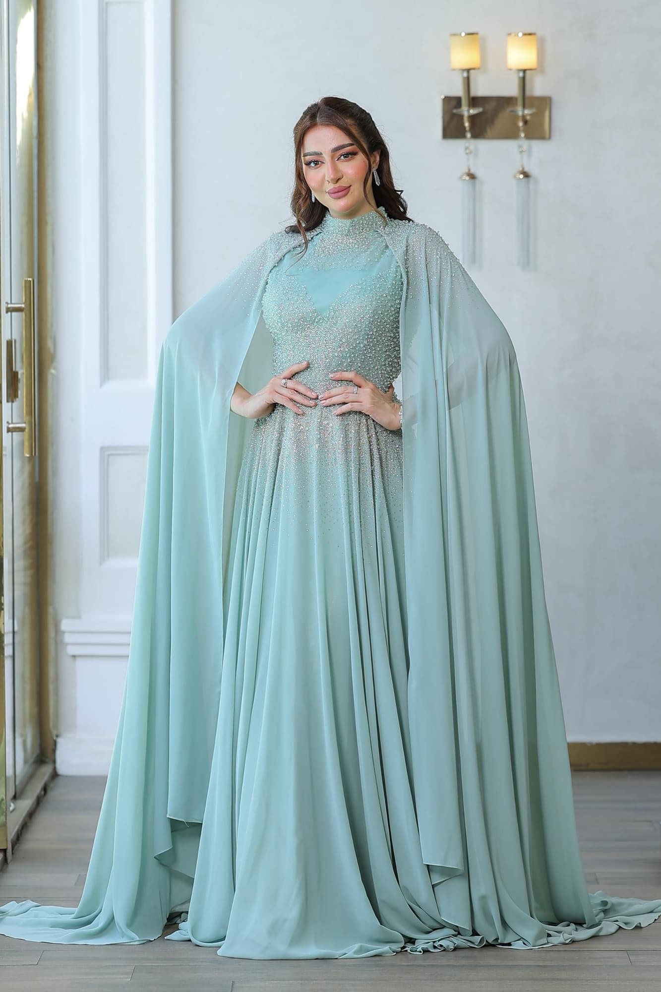 فستان سهرة باكمام كيب مزين بالخرز على الصدر