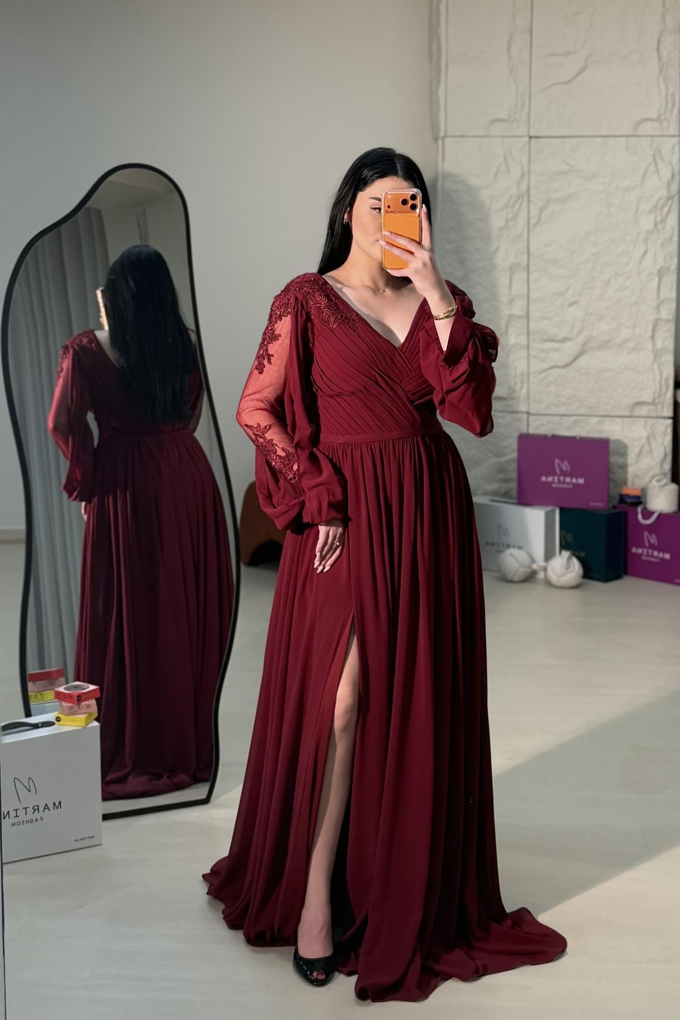 فستان شيفون بقصة اكمام شفافه ومنقشة