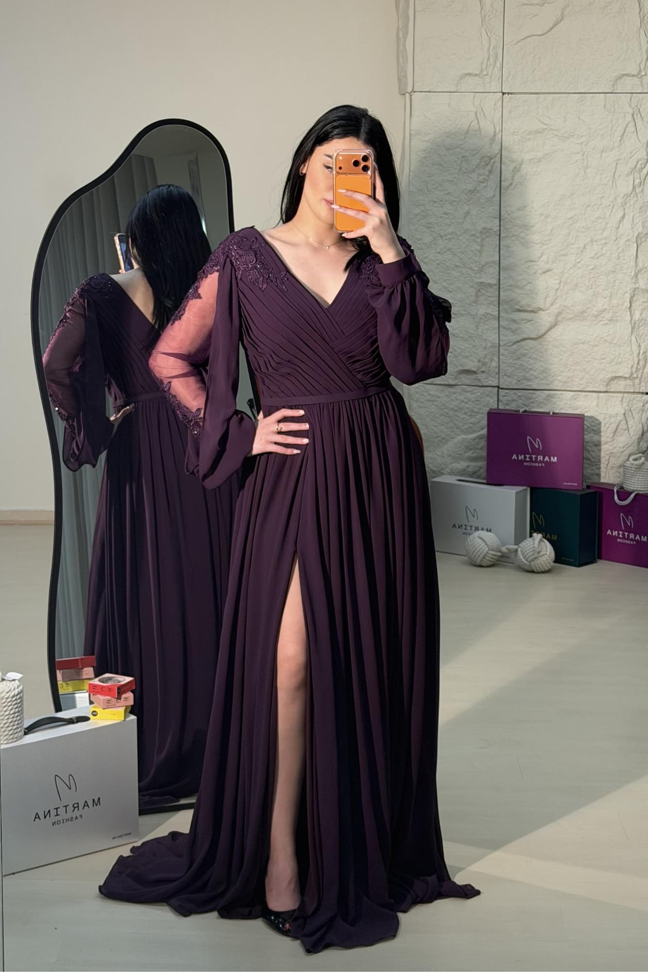 فستان شيفون بقصة اكمام شفافه ومنقشة